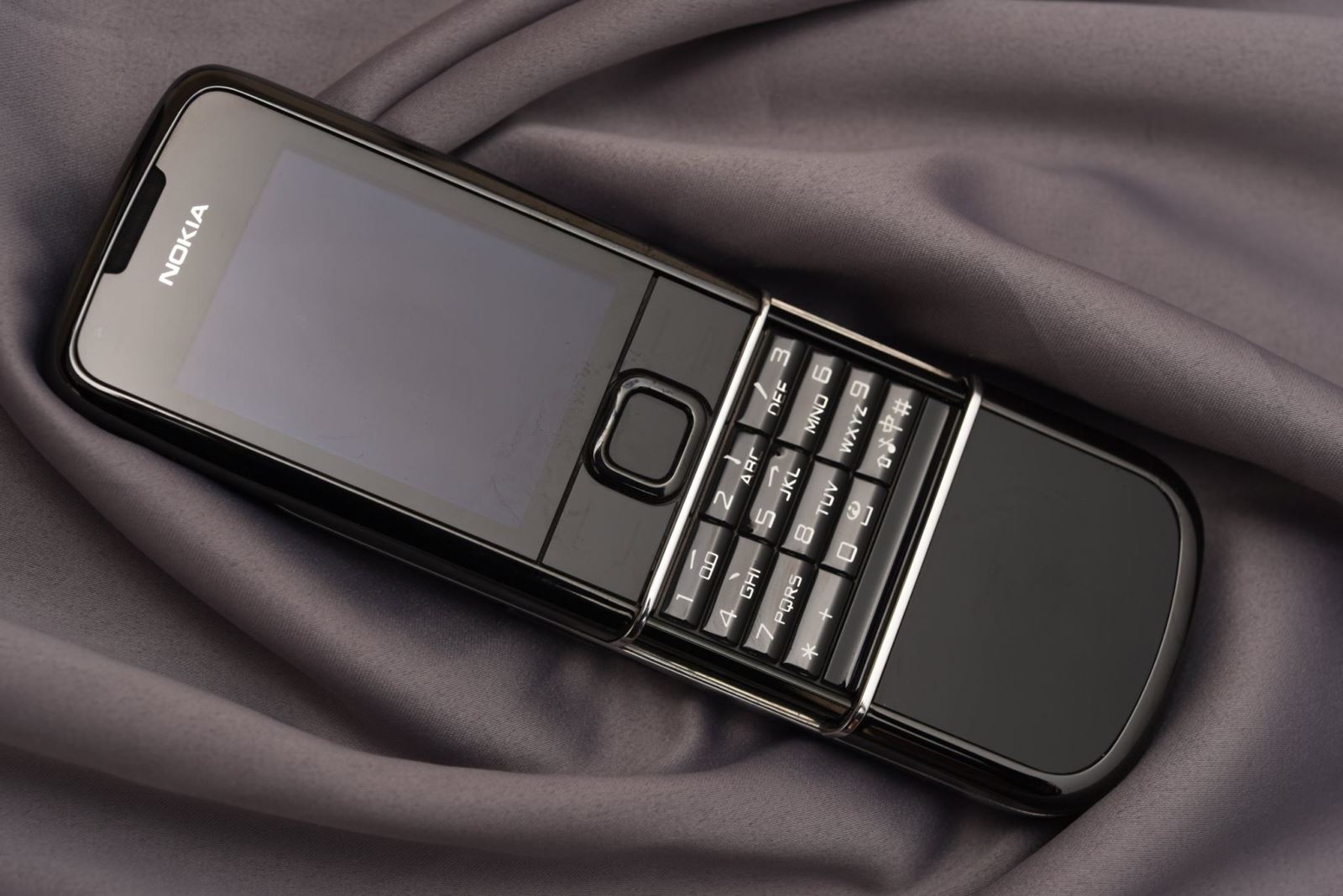 chuyen-chua-ke-ve-ga-khong-lo-nokia-8800-1.jpg chuyen-chua-ke-ve-ga-khong-lo-nokia-8800-1.jpg