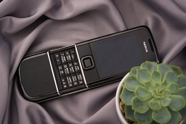 chuyen-chua-ke-ve-ga-khong-lo-nokia-8800.jpg chuyen-chua-ke-ve-ga-khong-lo-nokia-8800.jpg